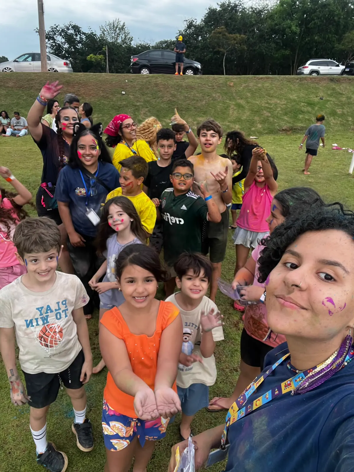 Recreadores da Klif Klof com a criançada em festa em Sorocaba